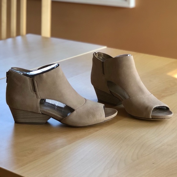 naturalizer greyson bootie